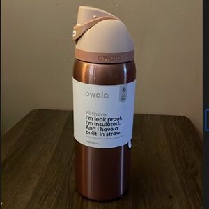 Owala- 32 oz freesip- Rose Gold NWT